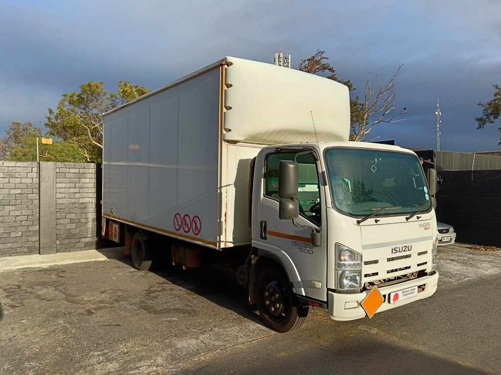 2018 Isuzu NQR500 AMT Closed Body thumbnail 3
