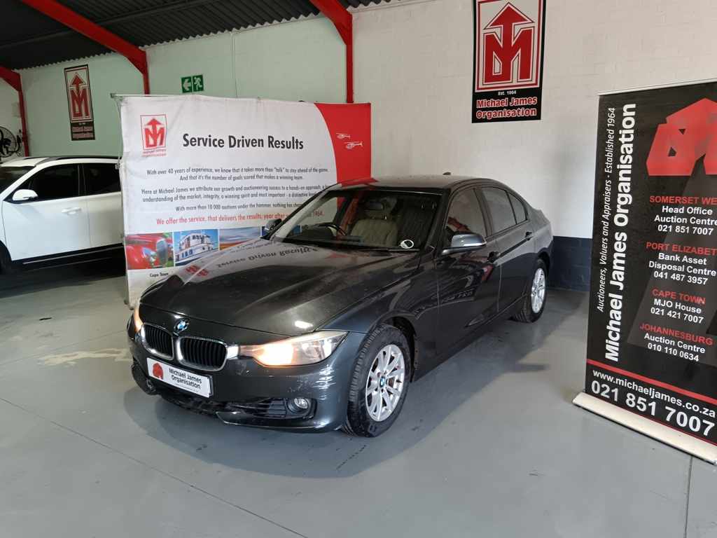 2012 BMW 320i A/T thumbnail 2