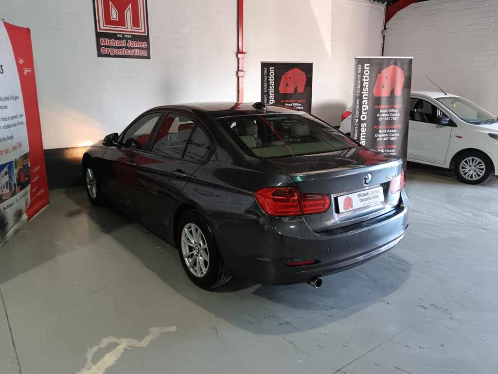 2012 BMW 320i A/T thumbnail 6