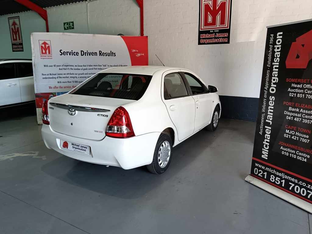 2014 Toyota Etios 1.5 thumbnail 5