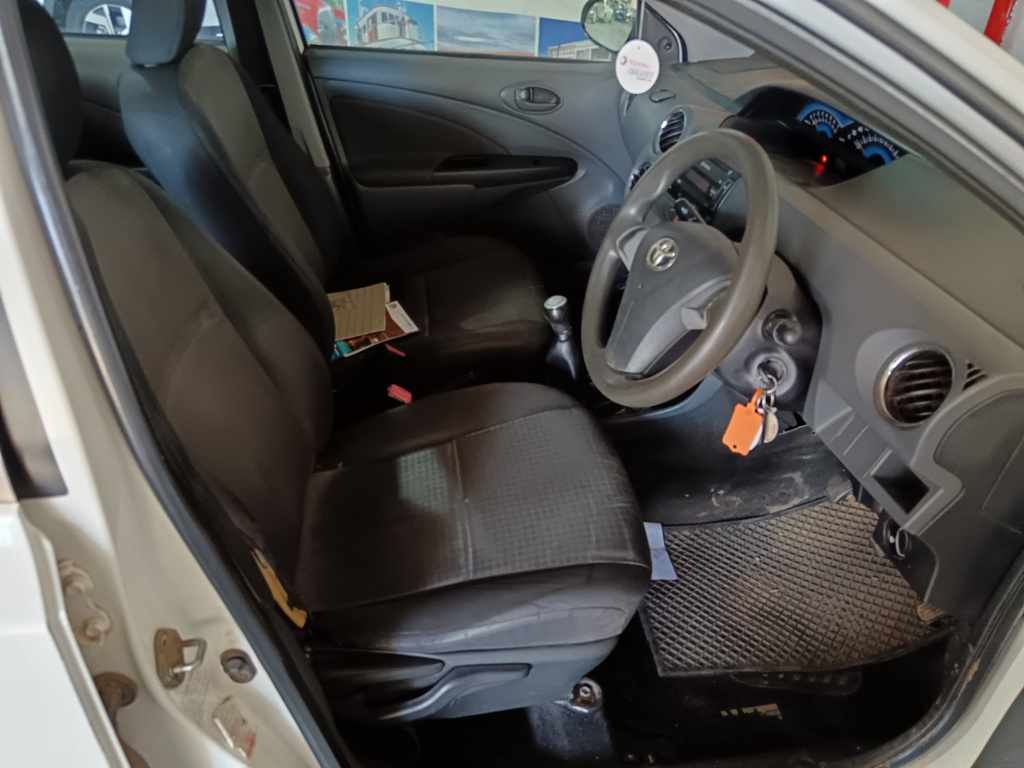 2014 Toyota Etios 1.5 thumbnail 7