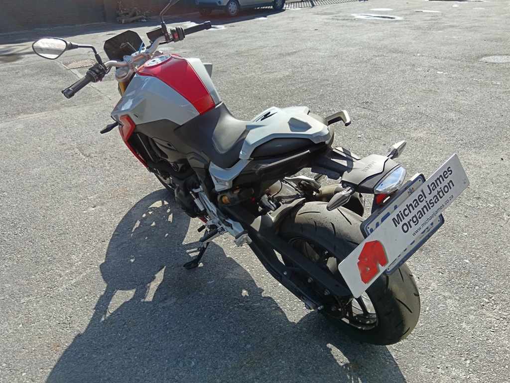 2021 BMW F 900 R thumbnail 4