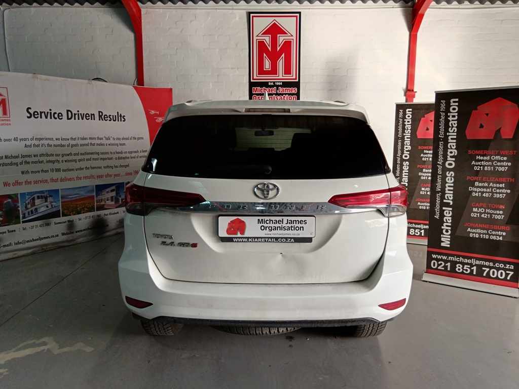 2017 TOYOTA FORTUNER 2.4 GD-6 A/T thumbnail 4