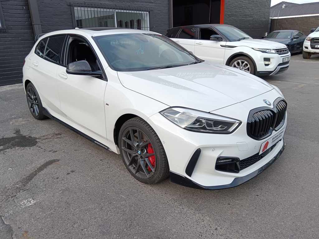2022 BMW 118i MZANSI EDITION A/T thumbnail 3