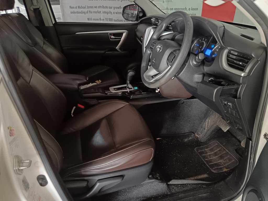 2018 TOYOTA FORTUNER 2.4GD-6 A/T thumbnail 7
