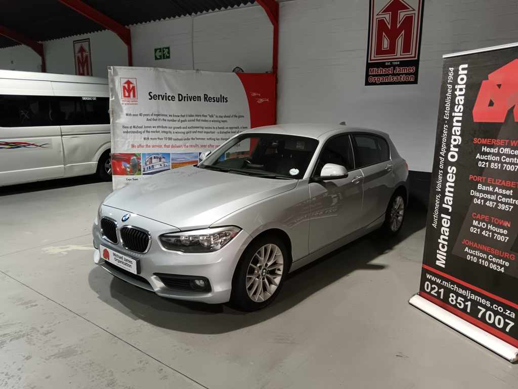 2017 BMW 118i A/T thumbnail 2