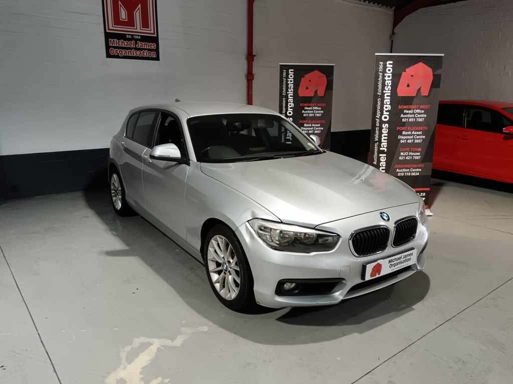 2017 BMW 118i A/T thumbnail 3