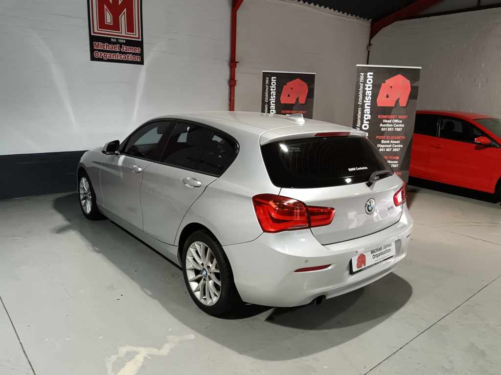 2017 BMW 118i A/T thumbnail 6