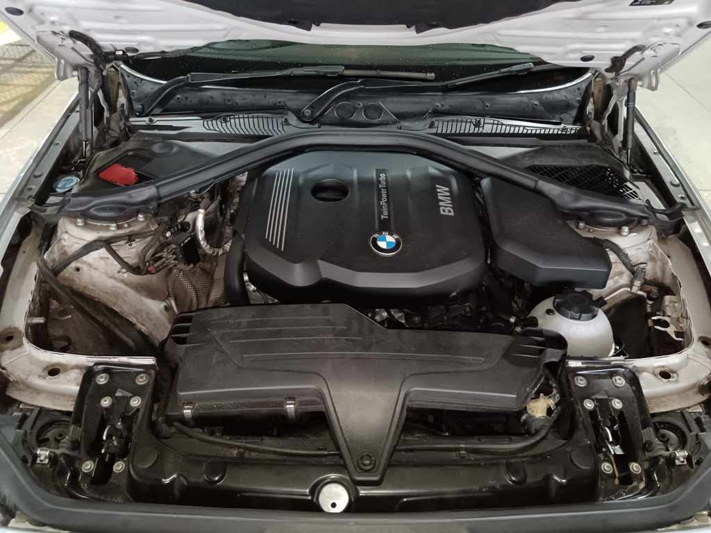 2017 BMW 118i A/T thumbnail 9