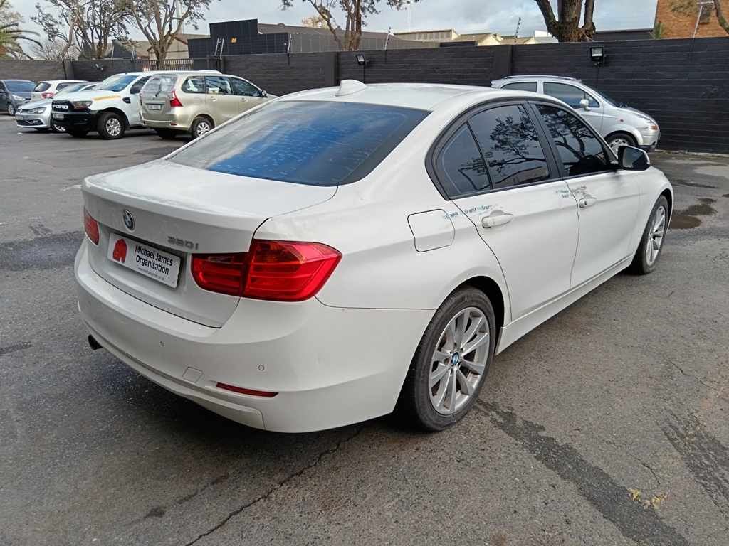 2014 BMW 320i A/T (NON RUNNER) thumbnail 5