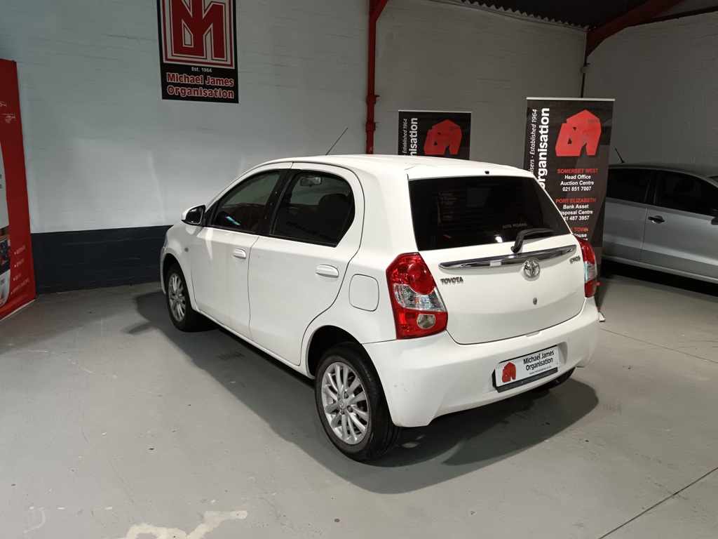 2017 TOYOTA ETIOS 1.5 thumbnail 6