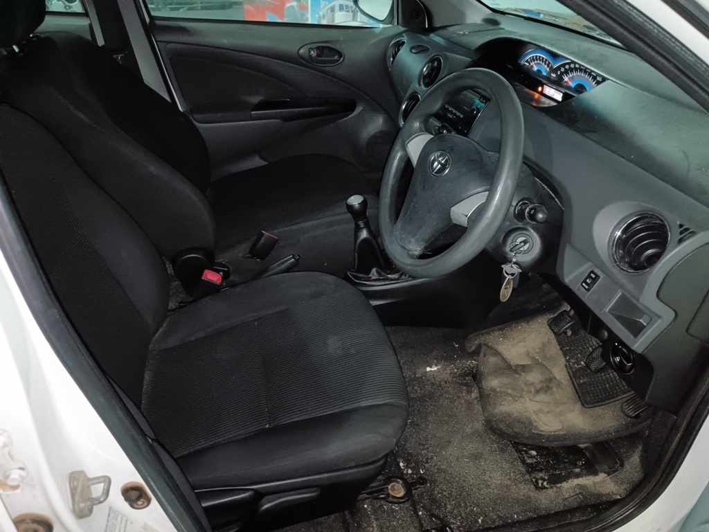 2017 TOYOTA ETIOS 1.5 thumbnail 7