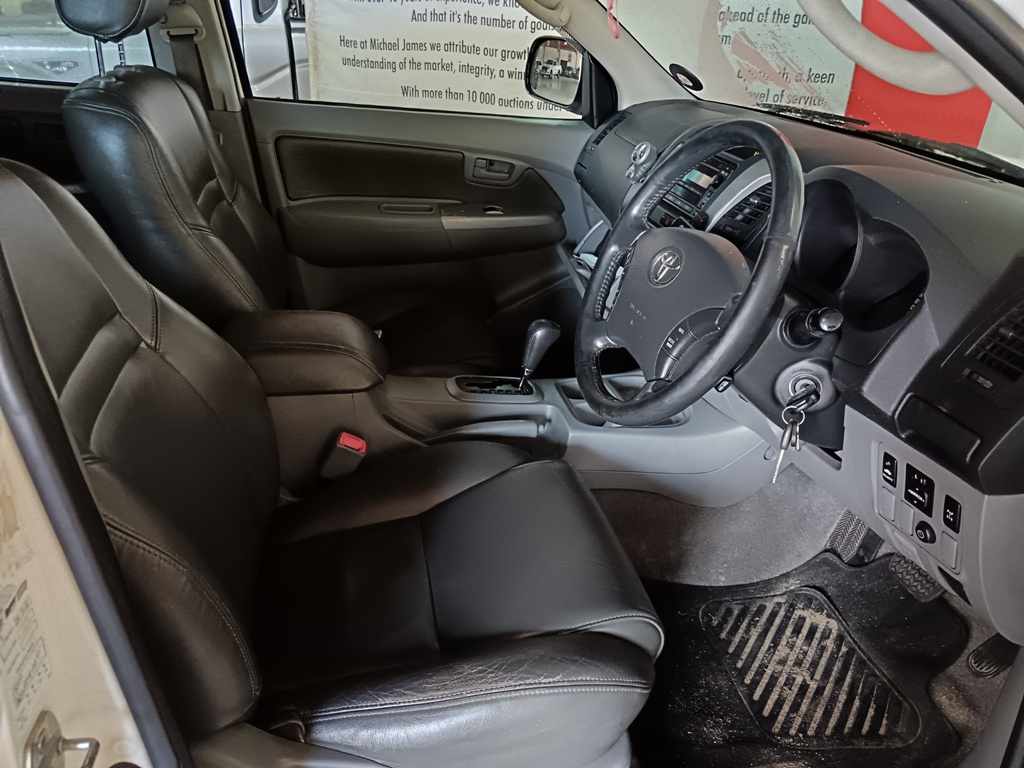 2011 TOYOTA HILUX 3.0D-4D A/T P/U D/C thumbnail 7