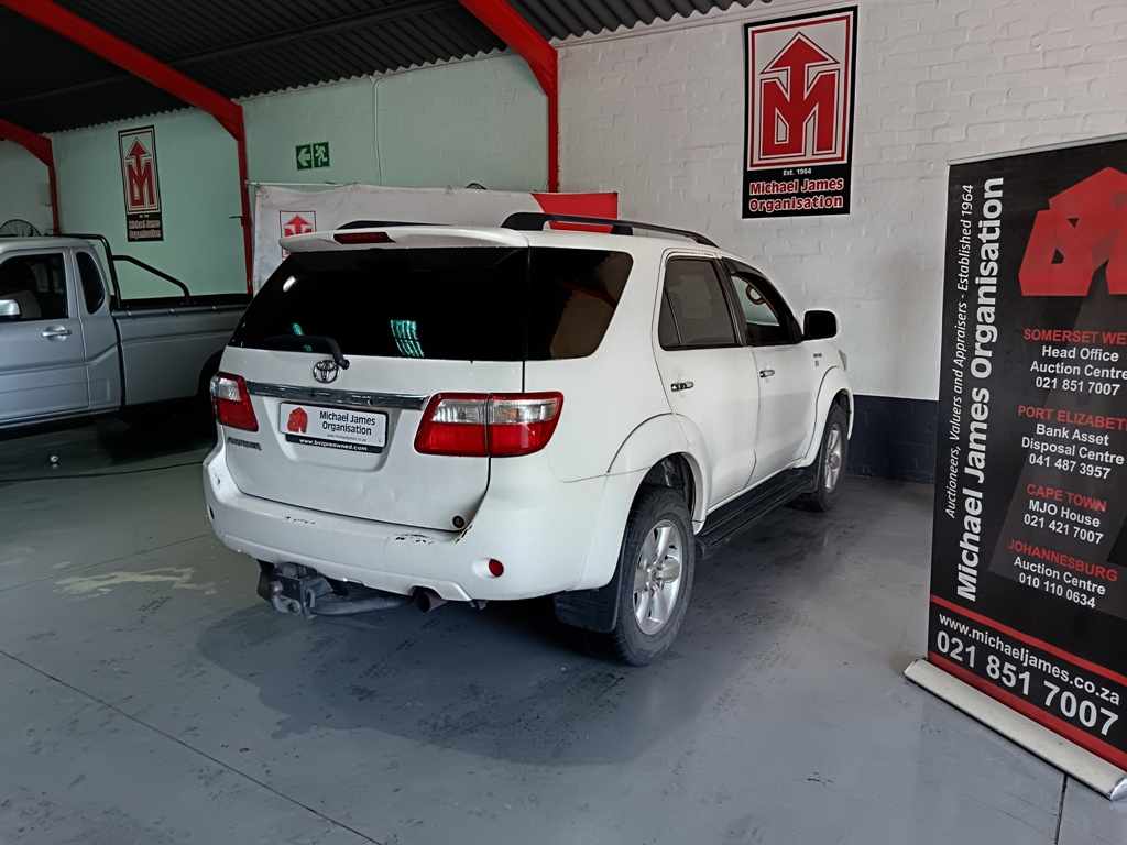2010 TOYOTA FORTUNER 3.0 D-4D thumbnail 5