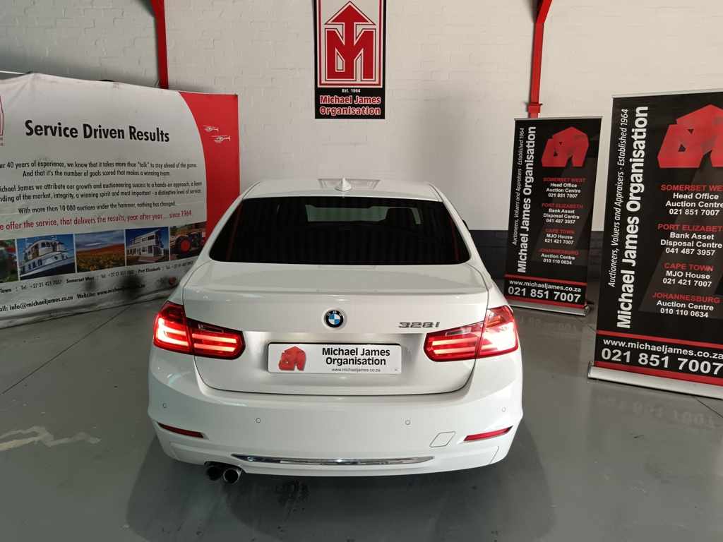2014 BMW 328i A/T thumbnail 4