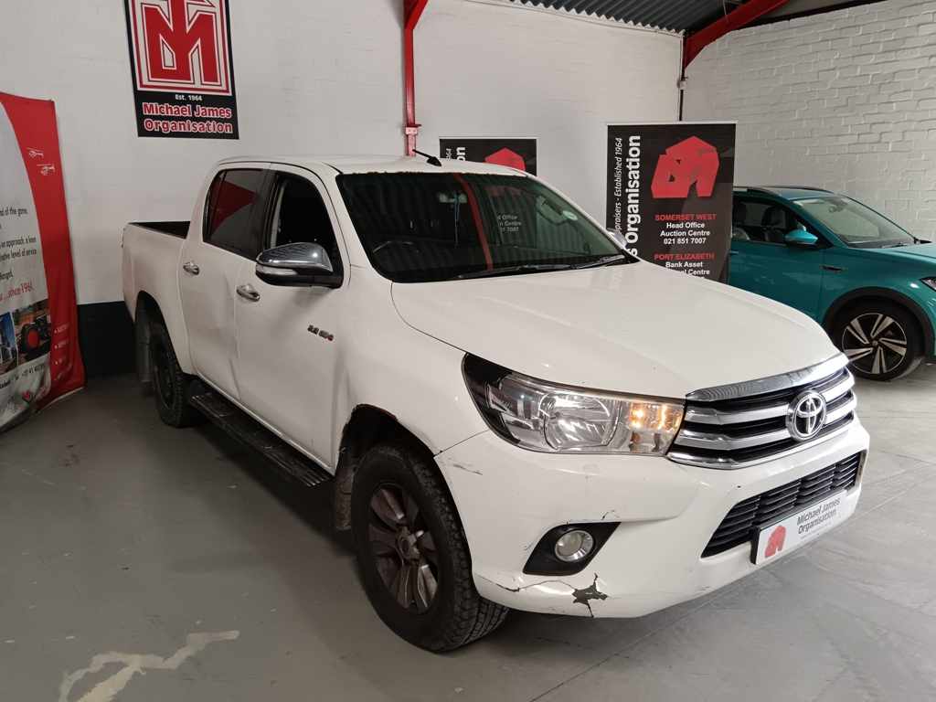 2017 TOYOTA HILUX 2.8 GD 6 RB A/T P/U D/C thumbnail 3