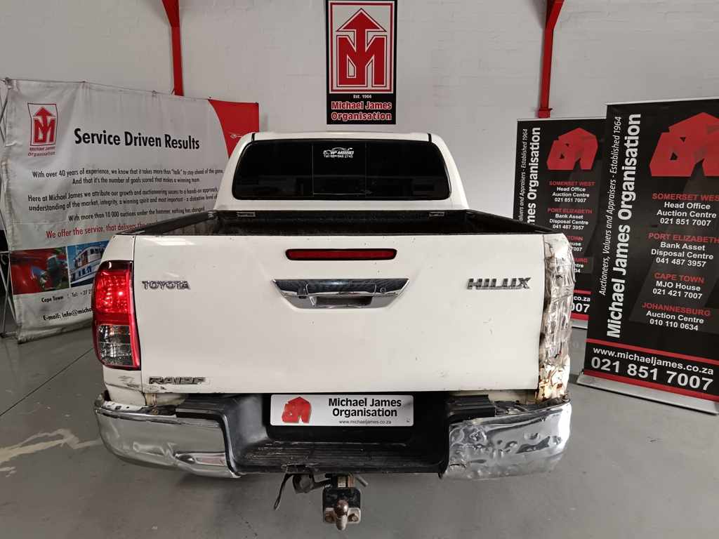 2017 TOYOTA HILUX 2.8 GD 6 RB A/T P/U D/C thumbnail 4