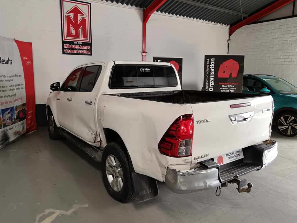2017 TOYOTA HILUX 2.8 GD 6 RB A/T P/U D/C thumbnail 6