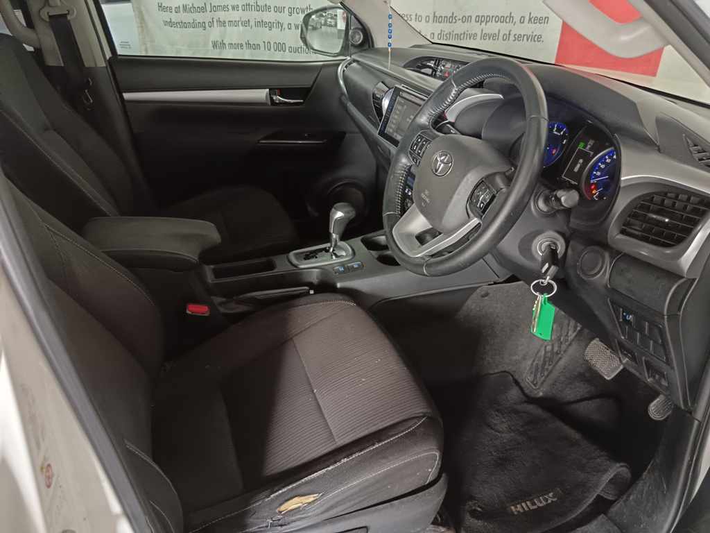 2017 TOYOTA HILUX 2.8 GD 6 RB A/T P/U D/C thumbnail 7