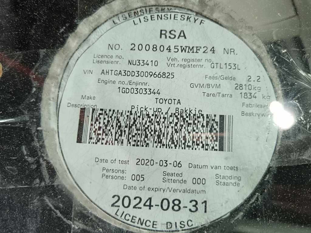 2017 TOYOTA HILUX 2.8 GD 6 RB A/T P/U D/C thumbnail 10