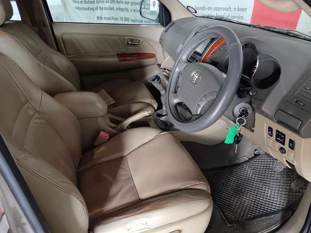 2011 TOYOTA FORTUNER 3.0D-4D 4X4 thumbnail 7