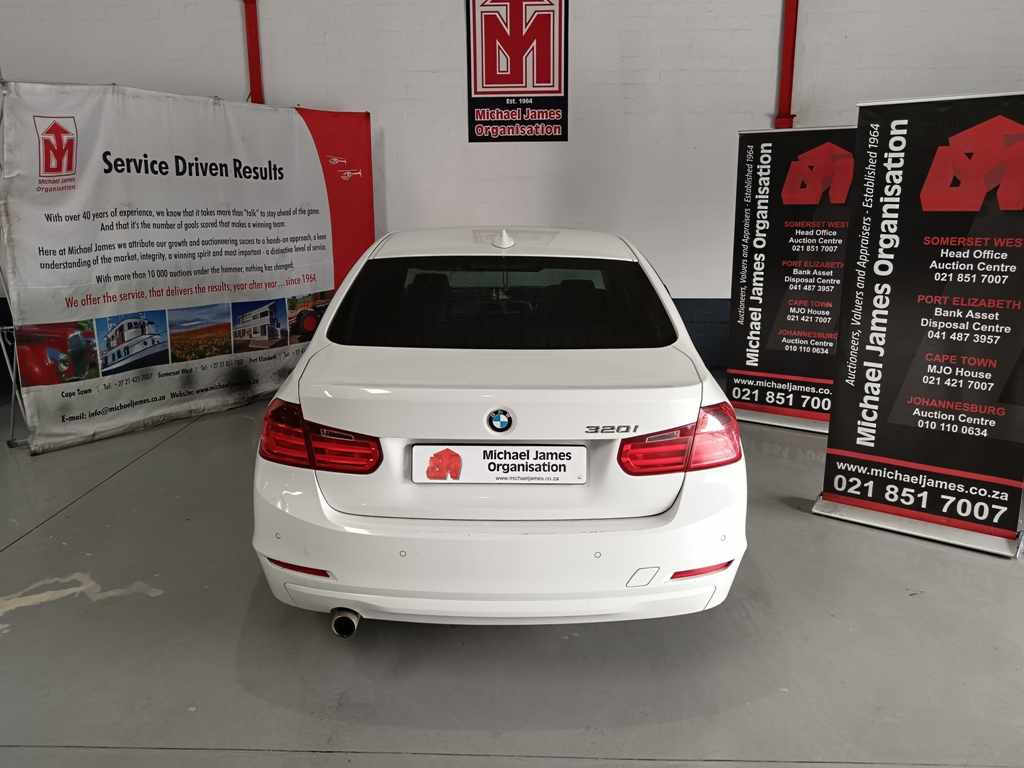 2014 BMW 320i A/T thumbnail 4