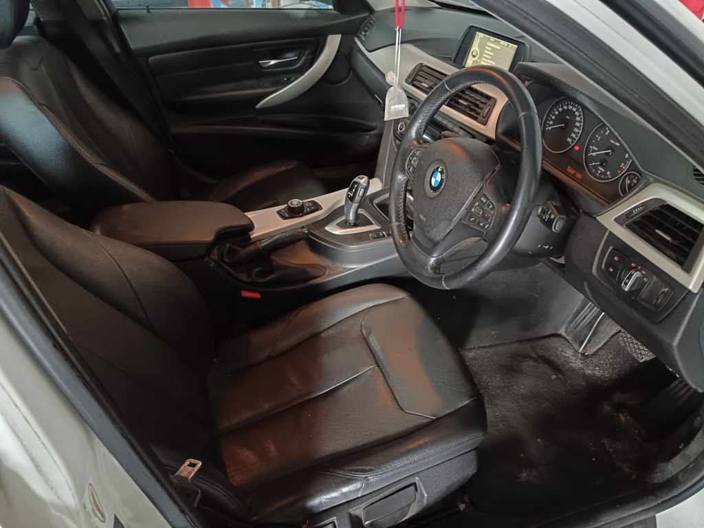 2014 BMW 320i A/T thumbnail 7