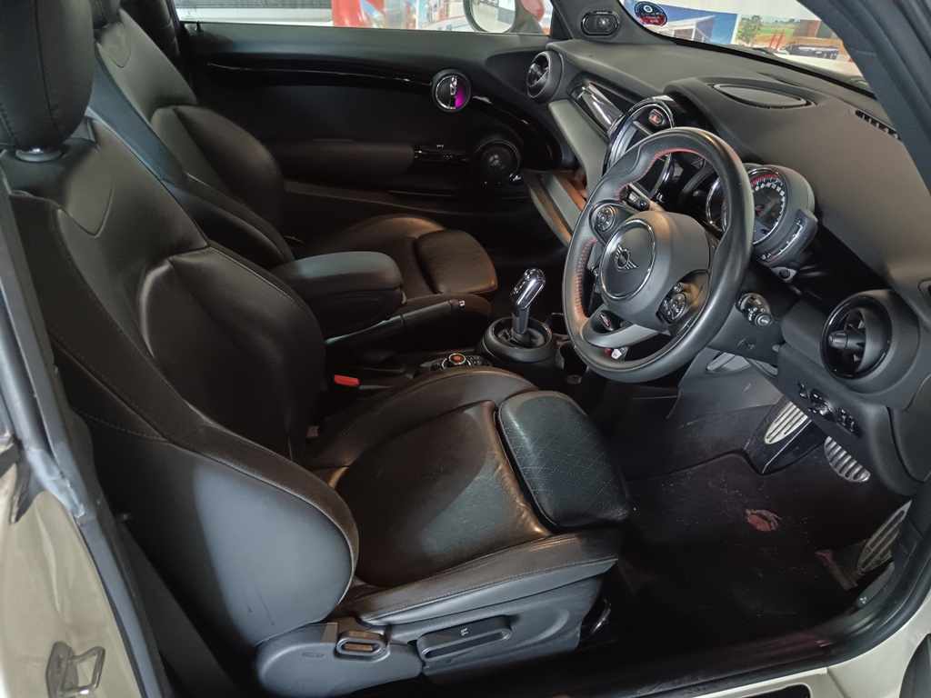 2019 MINI COOPER JCW A/T thumbnail 7