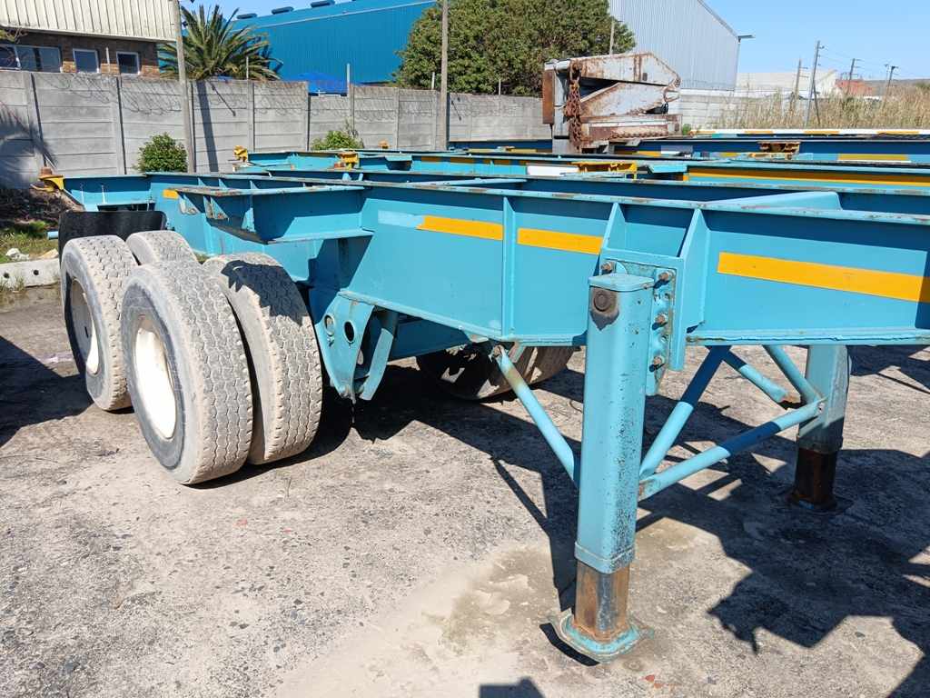 1982 HENRED FRUEHAUF DOUBLE AXLE SKELETAL thumbnail 2