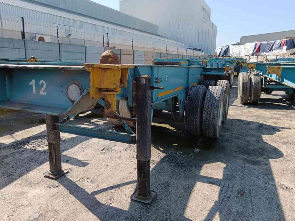 1981 HENRED FRUEHAUF DOUBLE AXLE SKELETAL