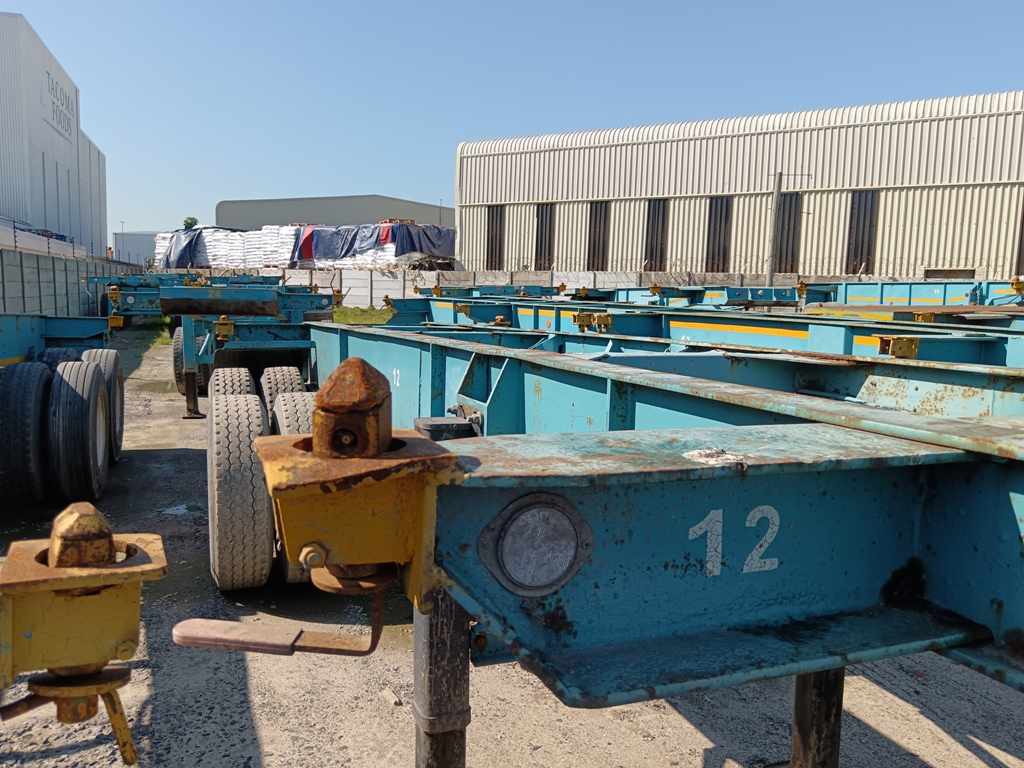 1981 HENRED FRUEHAUF DOUBLE AXLE SKELETAL thumbnail 2