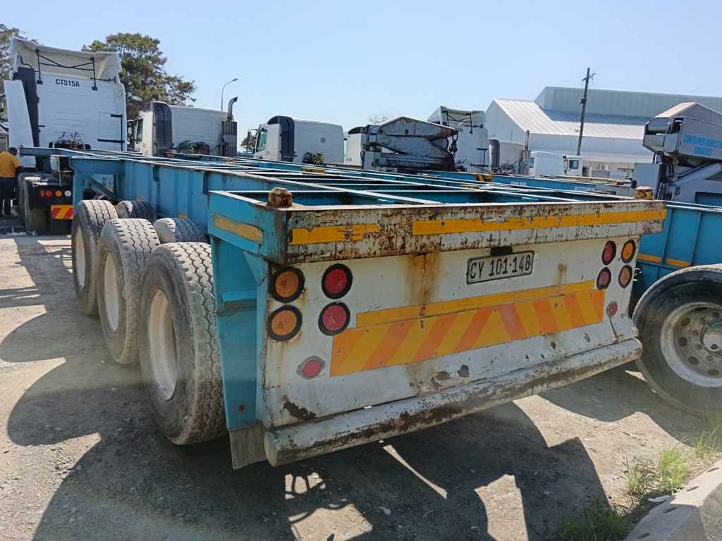 1971 HENRED FRUEHAUF 12M TRI-AXLE SKELETAL thumbnail 3