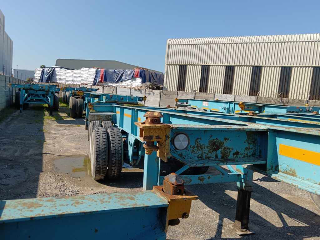 1981 HENRED FRUEHAUF DOUBLE AXLE SKELETAL thumbnail 2
