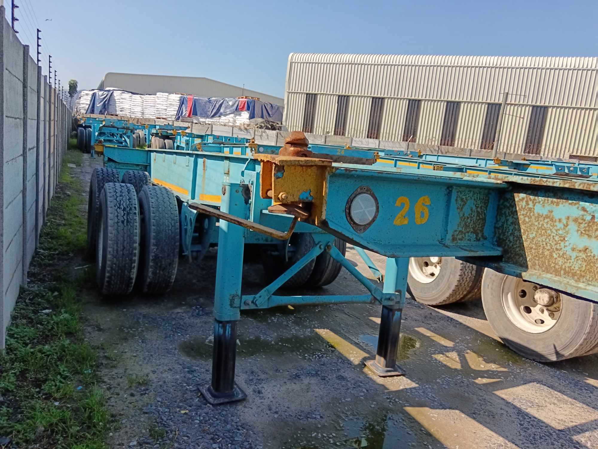 1982 HENRED FRUEHAUF DOUBLE AXLE SKELETAL thumbnail 2