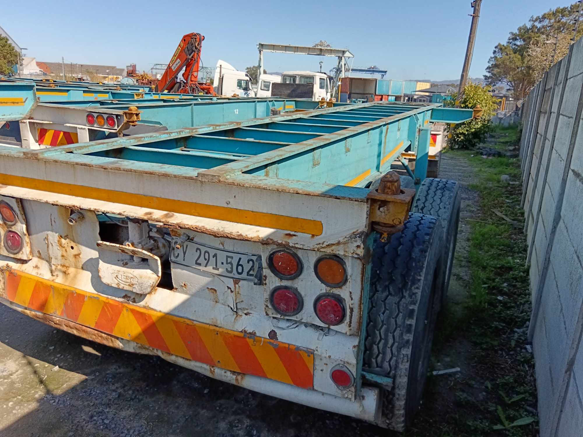 1982 HENRED FRUEHAUF DOUBLE AXLE SKELETAL thumbnail 4