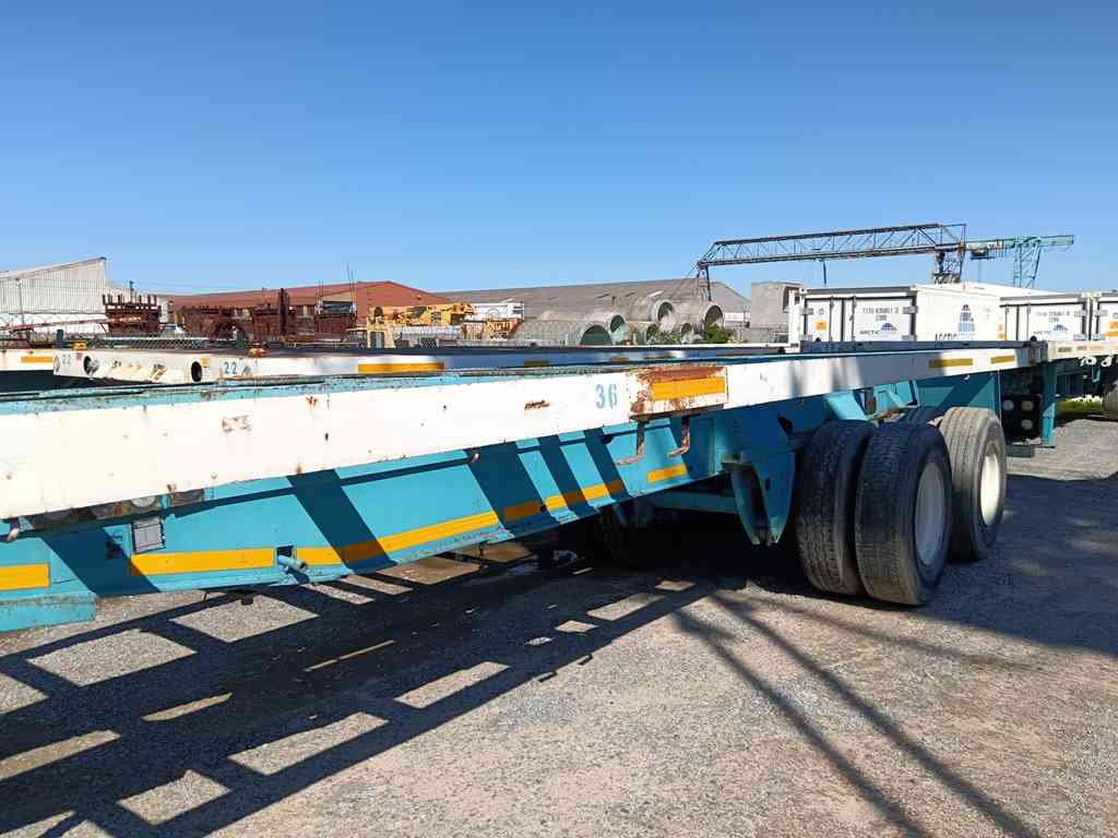 1969 HENRED FRUEHAUF FLAT DECK DOUBLE AXLE