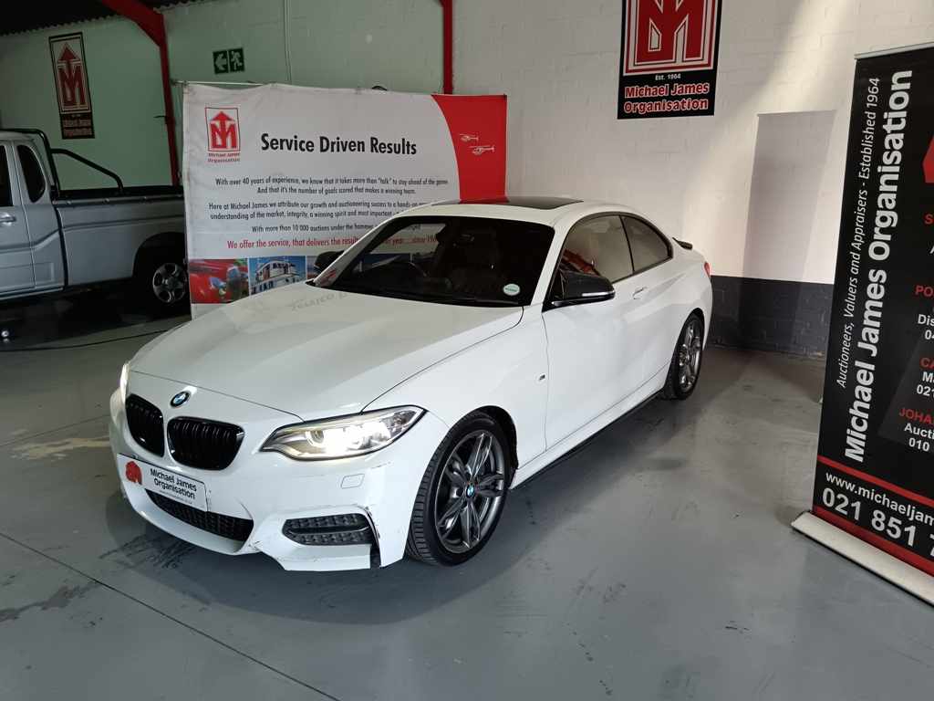 2016 BMW M235i A/T thumbnail 2