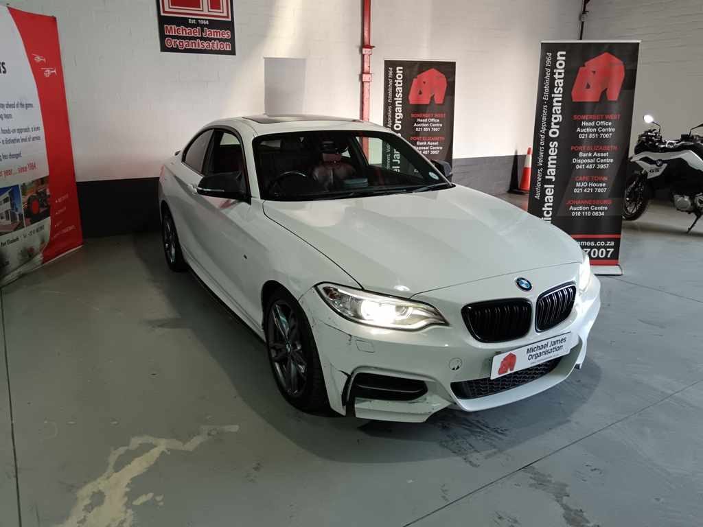 2016 BMW M235i A/T thumbnail 3