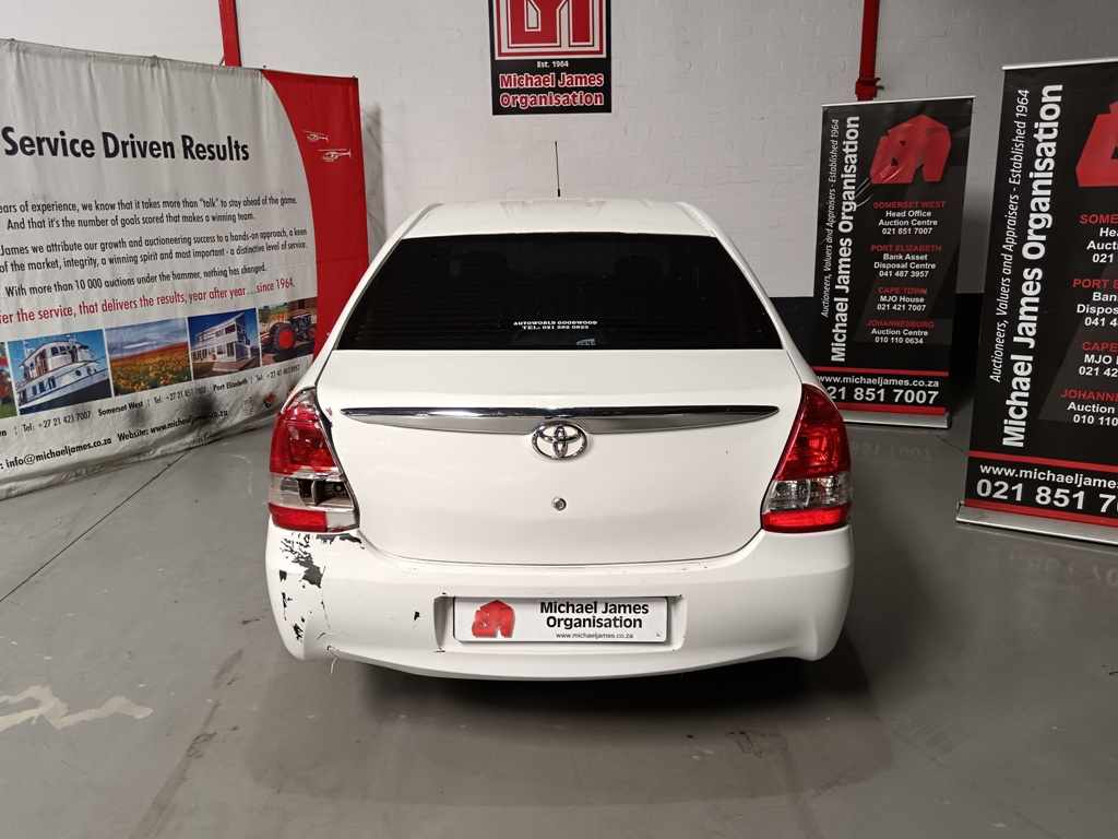 2015 TOYOTA ETIOS 1.5 thumbnail 4