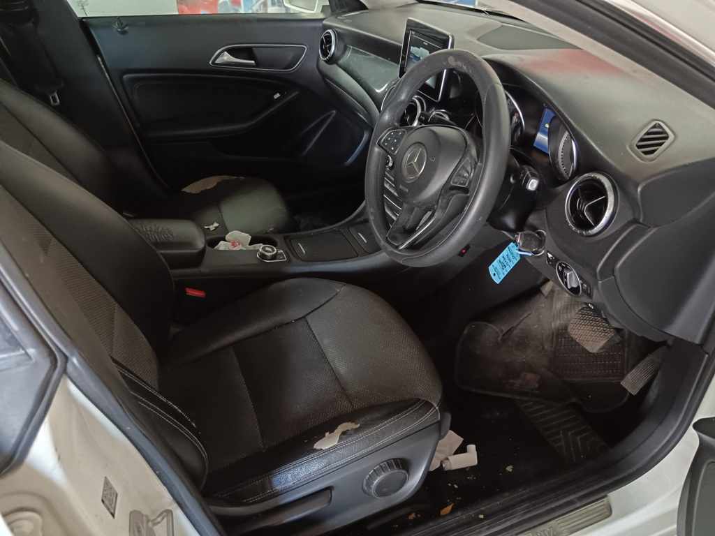 2015 MERCEDES-BENZ CLA 200 A/T thumbnail 7