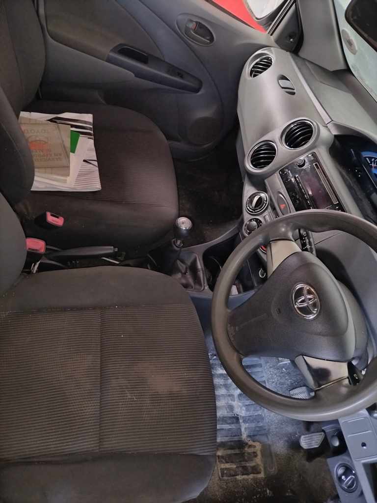 2016 TOYOTA ETIOS 1.5 thumbnail 9