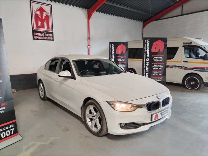 2013 BMW 320i A/T thumbnail 3