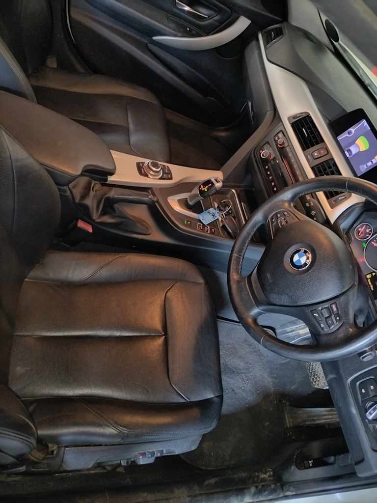 2013 BMW 320i A/T thumbnail 8