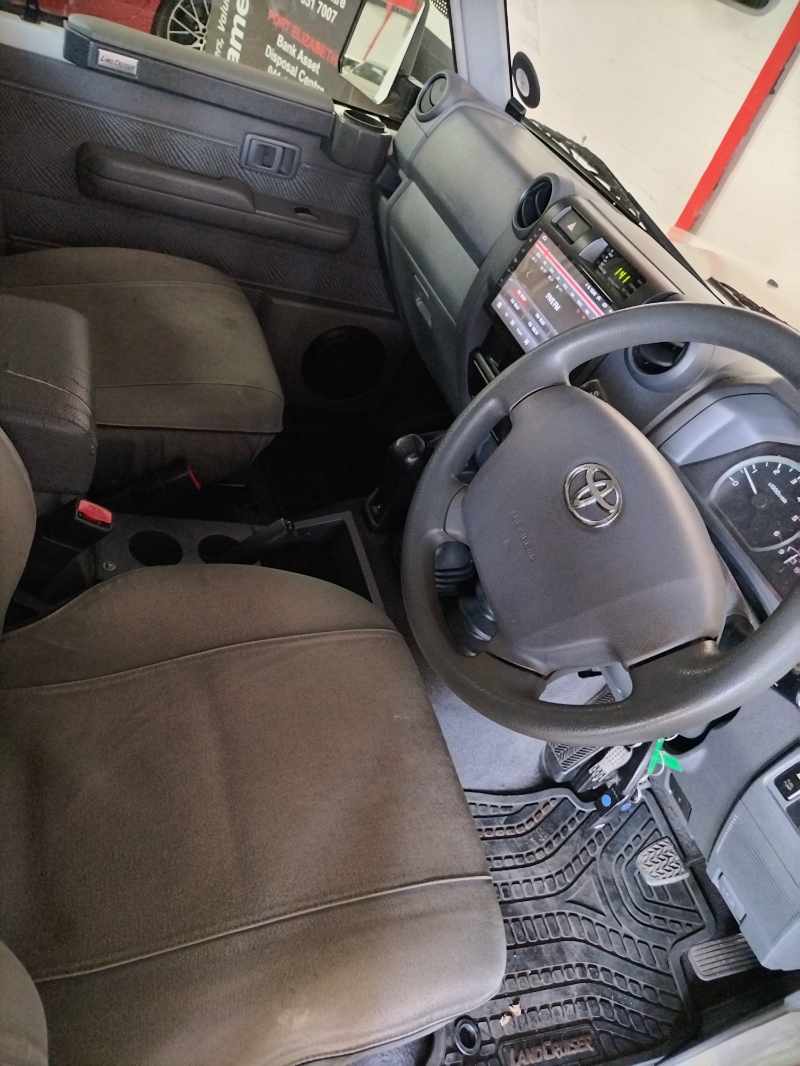 2014 TOYOTA LANDCRUISER 76 4.5D thumbnail 9