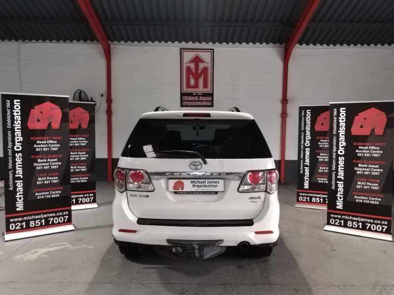 2011 TOYOTA FORTUNER 3.0 thumbnail 4
