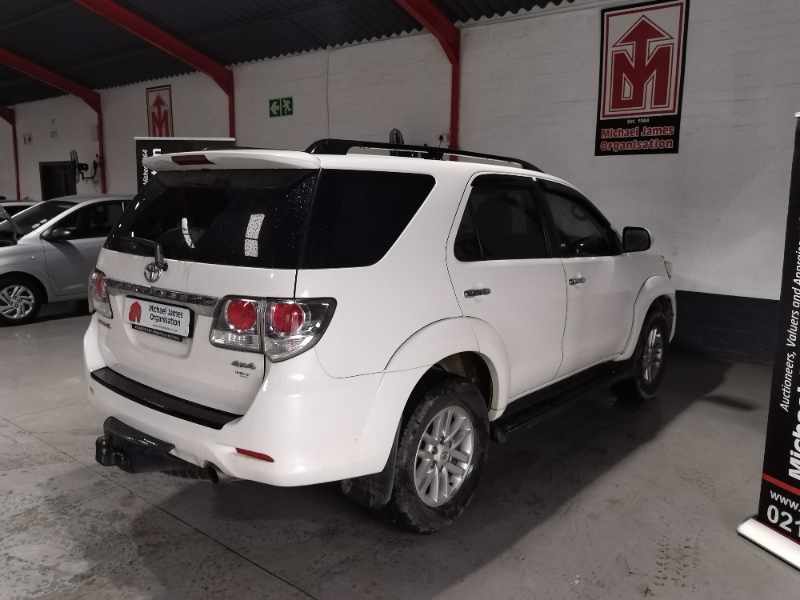 2011 TOYOTA FORTUNER 3.0 thumbnail 5