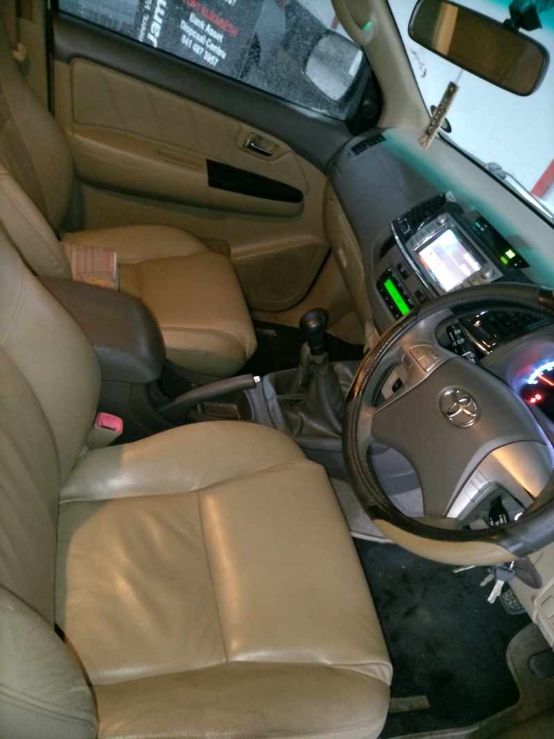 2011 TOYOTA FORTUNER 3.0 thumbnail 9