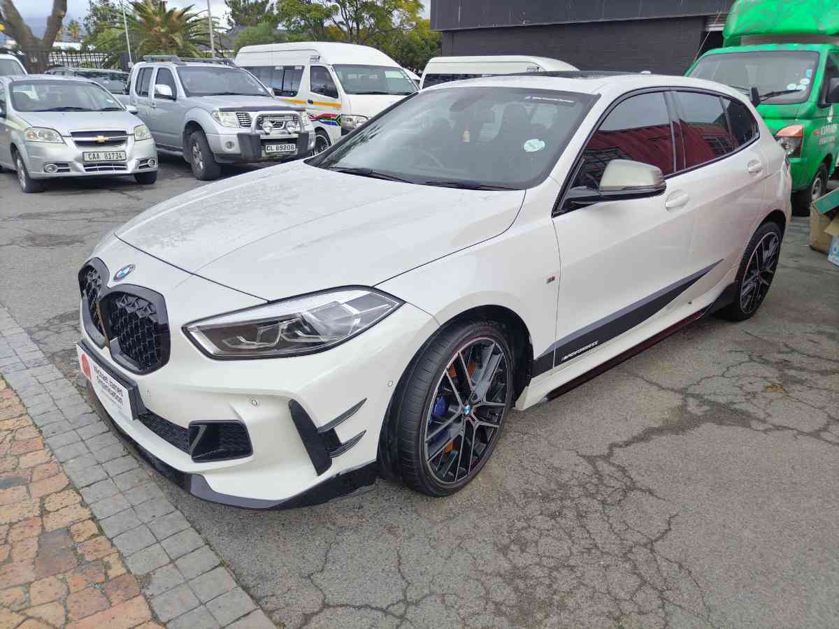 2021 BMW M135i xDRIVE A/T