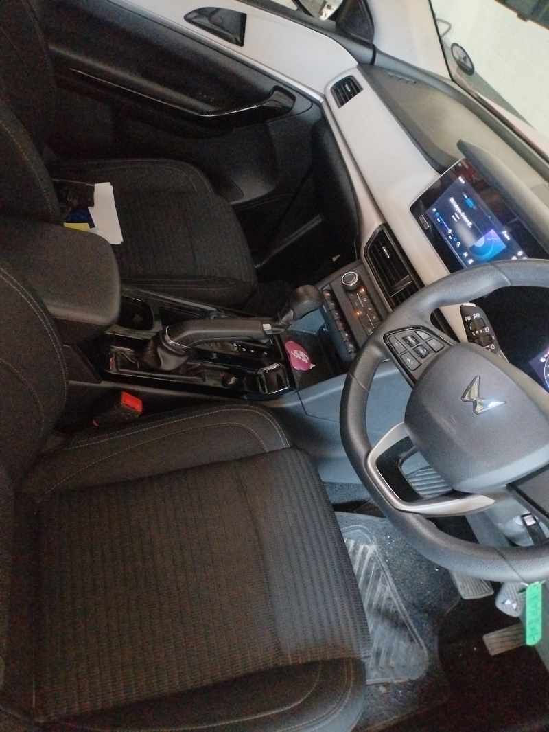 2024 MAHINDRA XUV 700 2.0 thumbnail 8