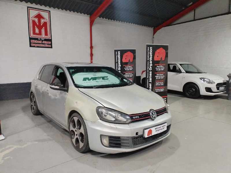 2011 VOLKSWAGEN GOLF VI GTI 2.0 thumbnail 3